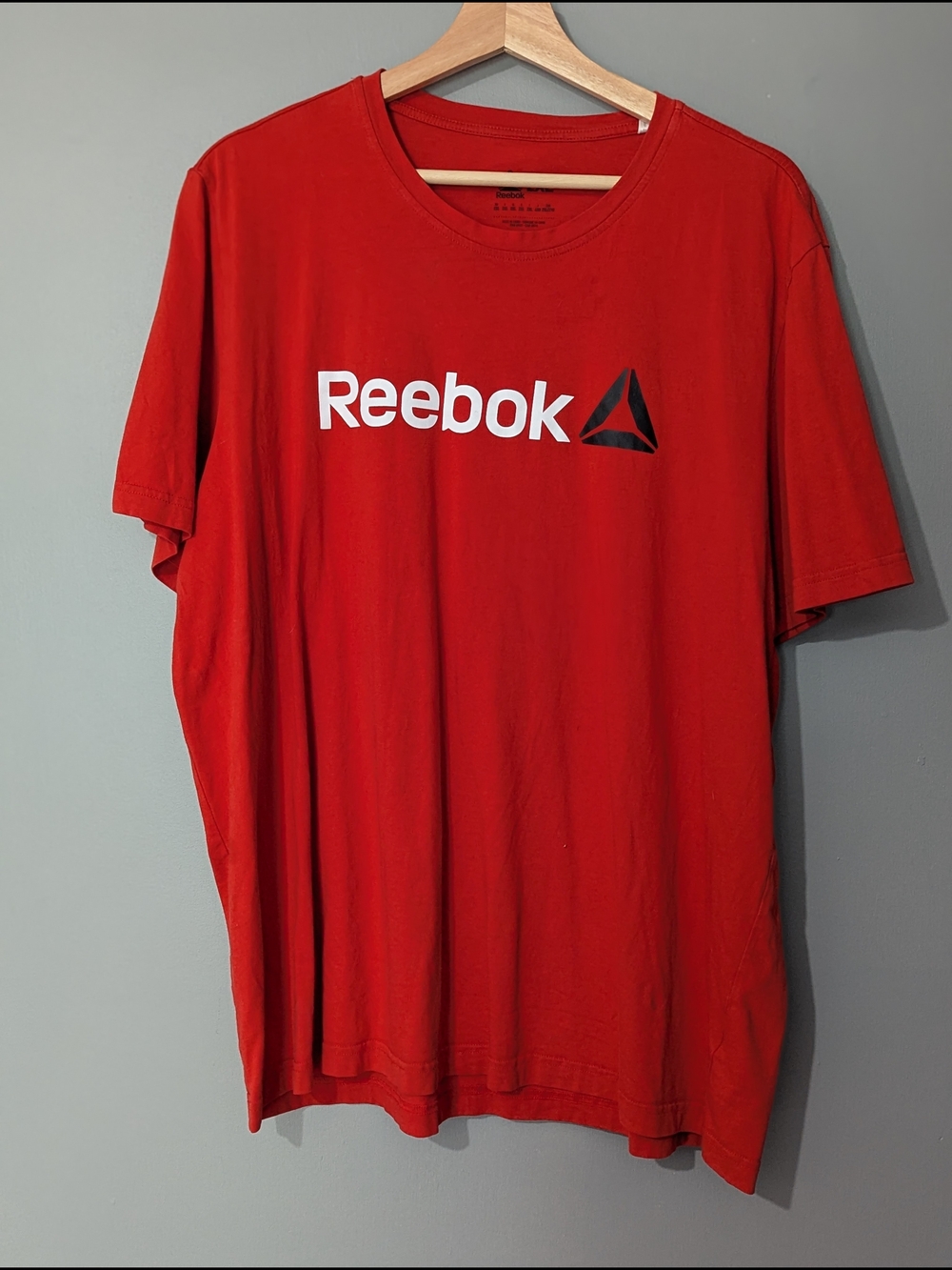 Reebok Linear Read Men's Red Short Sleeve Logo Tee